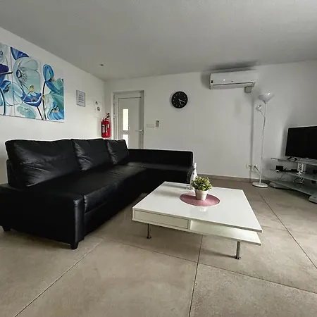 Melassy 2 Apartment Makarska