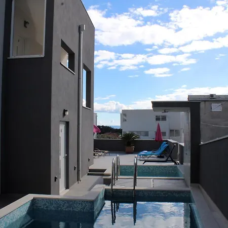 Apartment Melassy 2 *