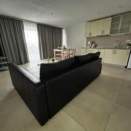 Apartment Melassy 2 *